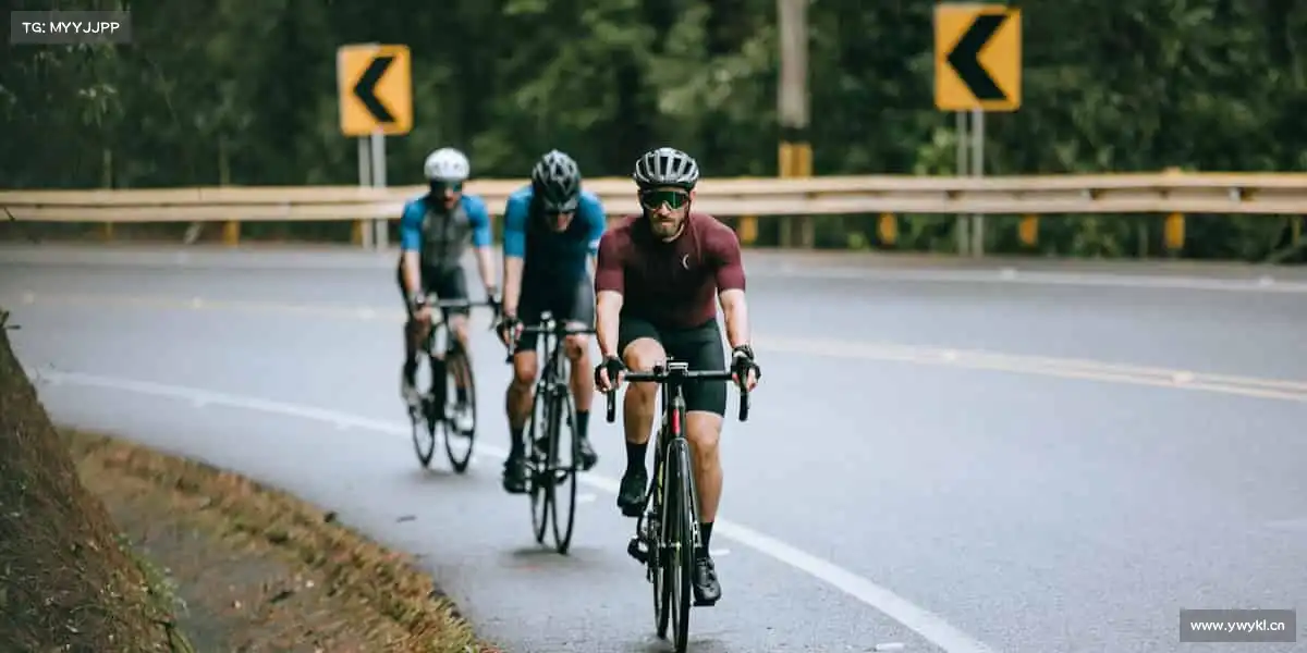 必一⚽️无论是球场飞驰，还是健身房挥举，你的热爱，值得被看见！